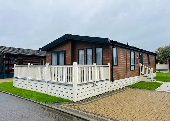 Eastgate Lodge With Hot Tub
