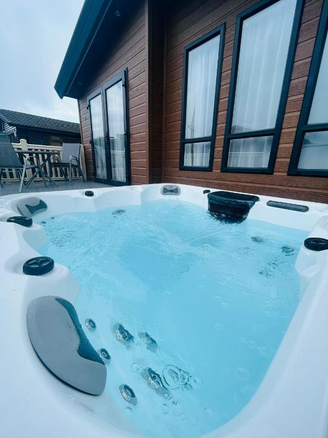 Eastgate With Hot Tub Holiday home